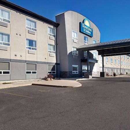 Days Inn & Suites By Wyndham Yorkton Ngoại thất bức ảnh