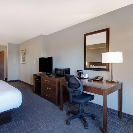 Days Inn & Suites By Wyndham Yorkton Ngoại thất bức ảnh