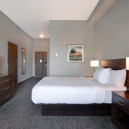 Days Inn & Suites By Wyndham Yorkton Ngoại thất bức ảnh