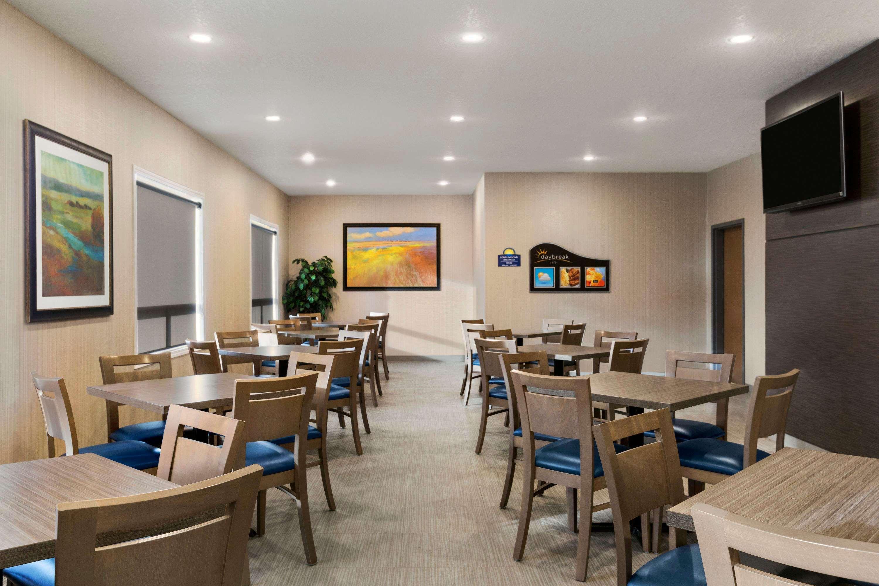 Days Inn & Suites By Wyndham Yorkton Ngoại thất bức ảnh
