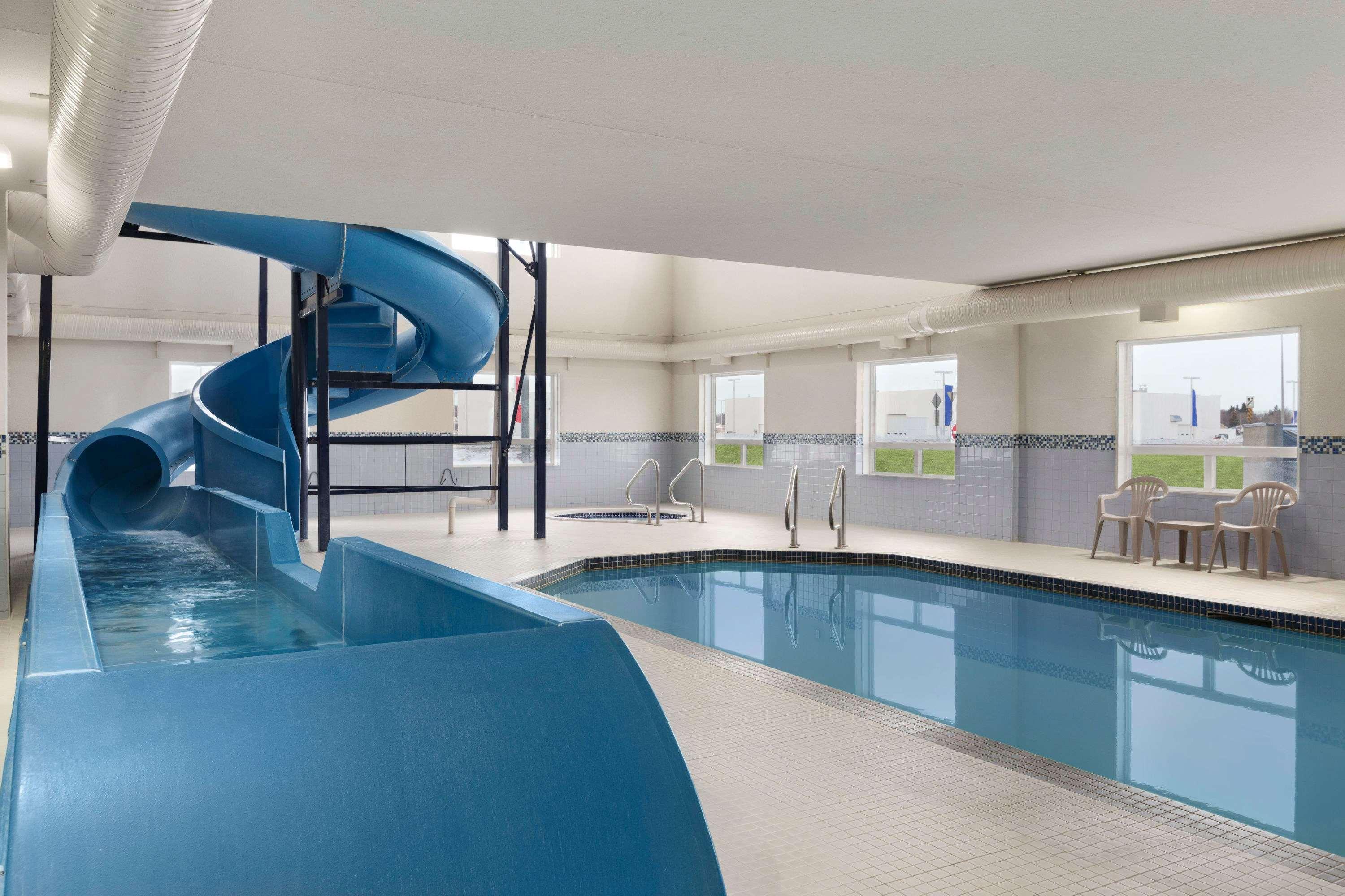 Days Inn & Suites By Wyndham Yorkton Ngoại thất bức ảnh
