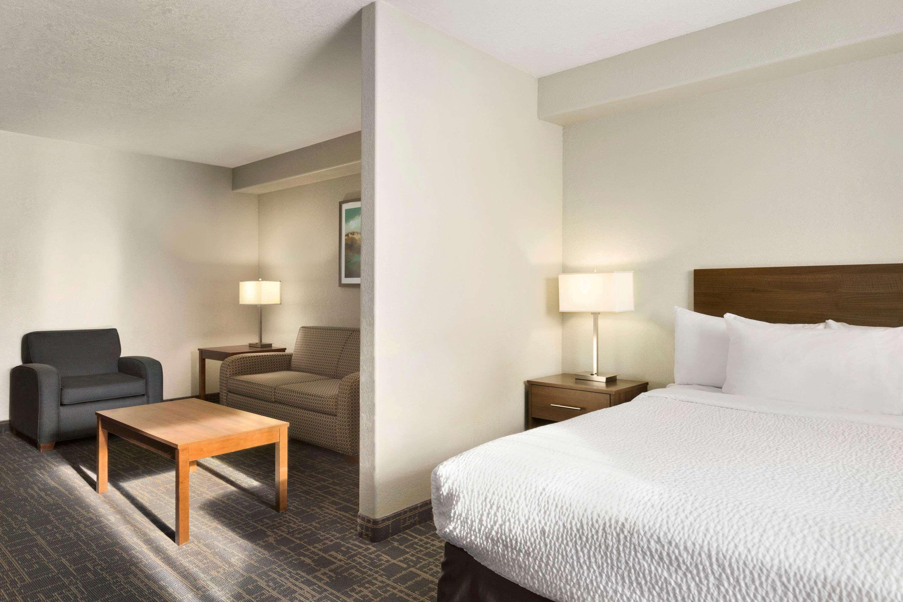 Days Inn & Suites By Wyndham Yorkton Ngoại thất bức ảnh