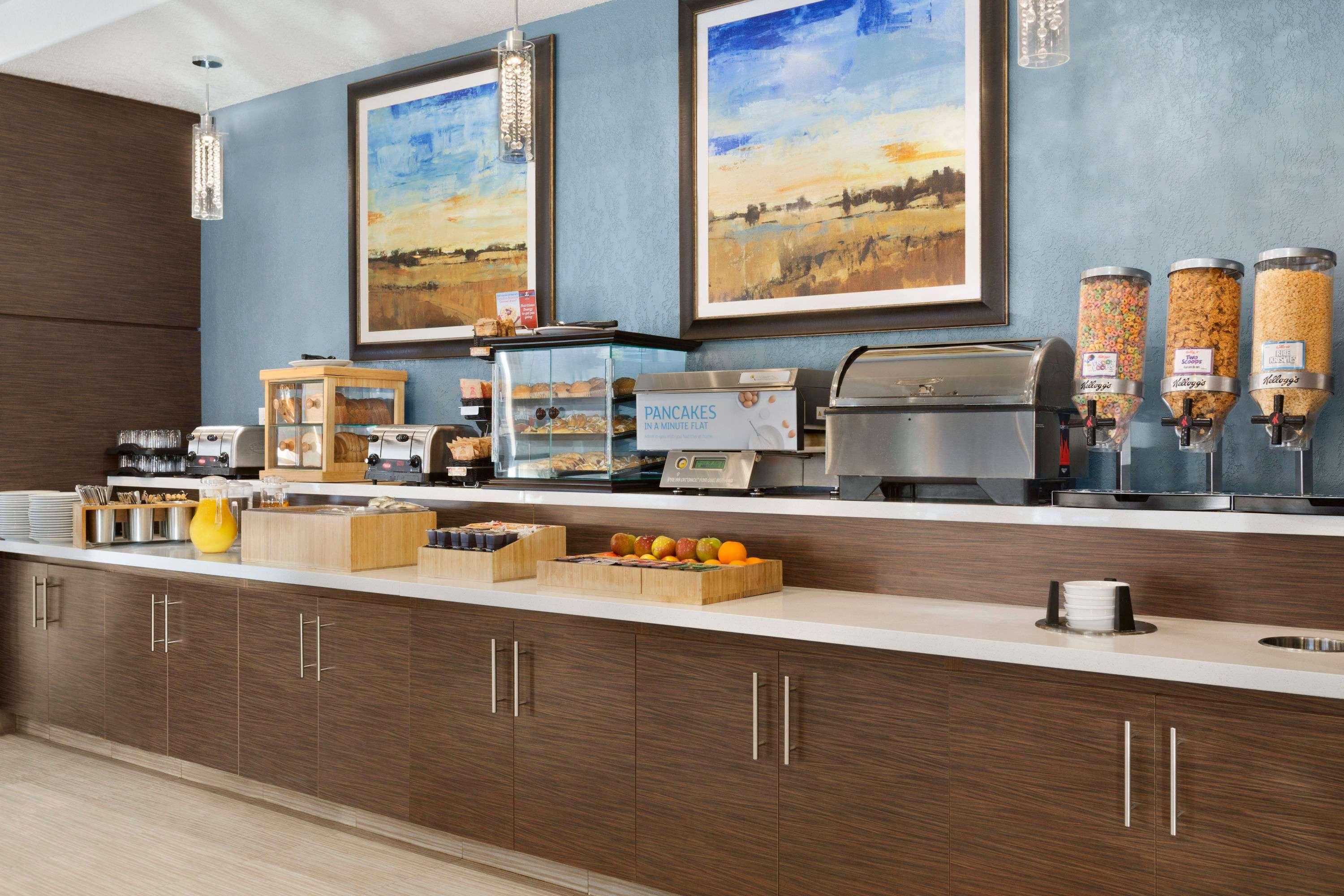Days Inn & Suites By Wyndham Yorkton Ngoại thất bức ảnh