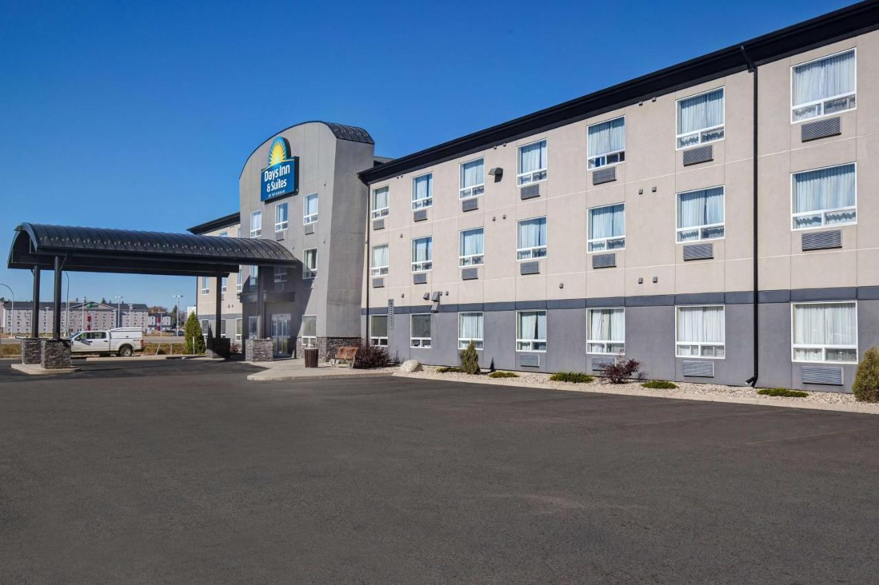 Days Inn & Suites By Wyndham Yorkton Ngoại thất bức ảnh