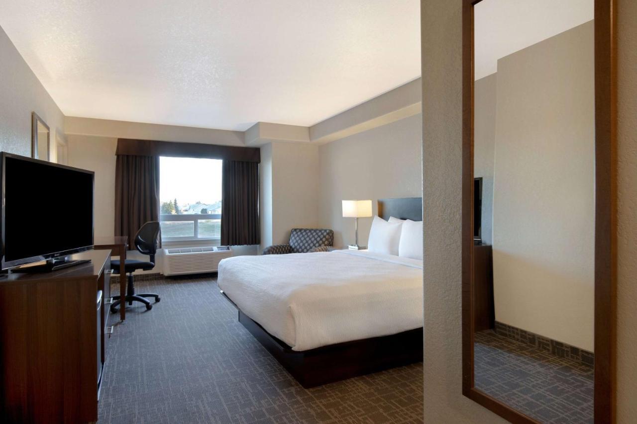 Days Inn & Suites By Wyndham Yorkton Ngoại thất bức ảnh