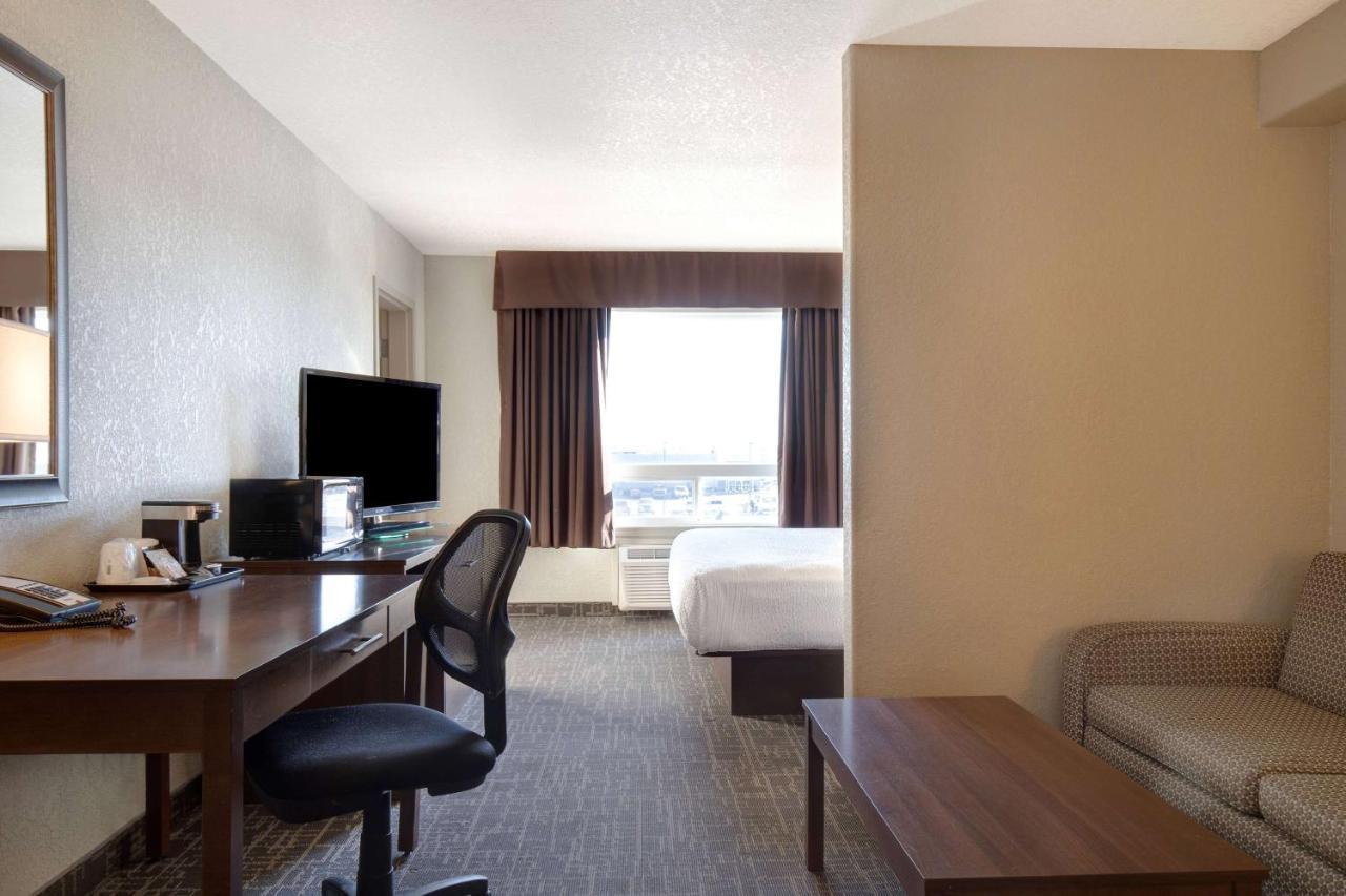 Days Inn & Suites By Wyndham Yorkton Ngoại thất bức ảnh