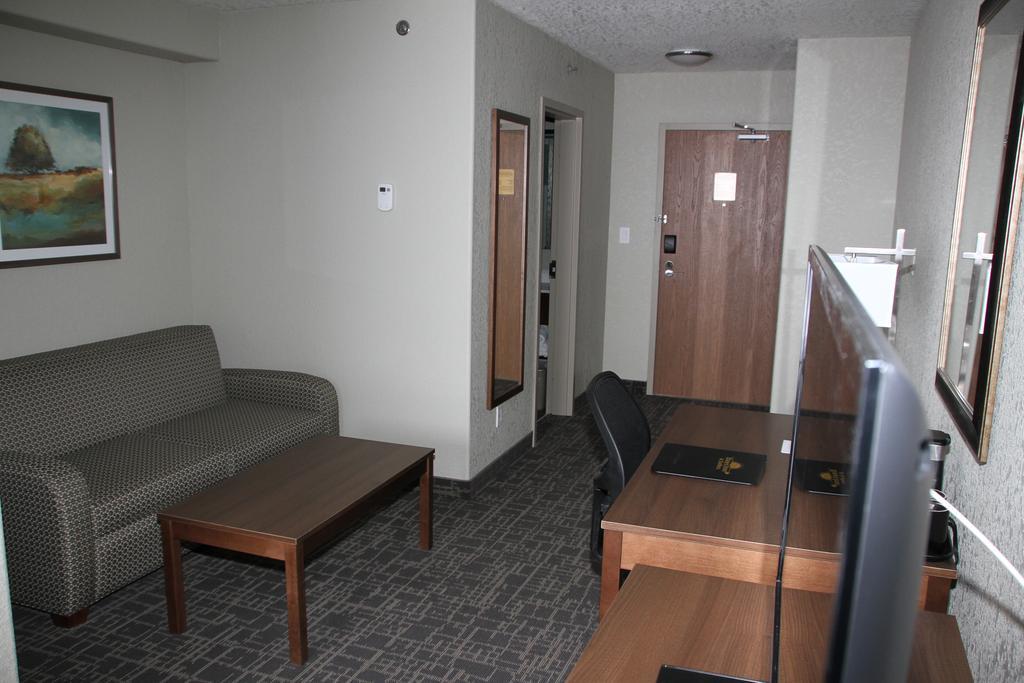 Days Inn & Suites By Wyndham Yorkton Ngoại thất bức ảnh