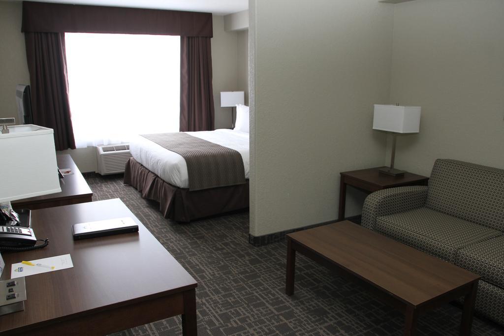 Days Inn & Suites By Wyndham Yorkton Ngoại thất bức ảnh