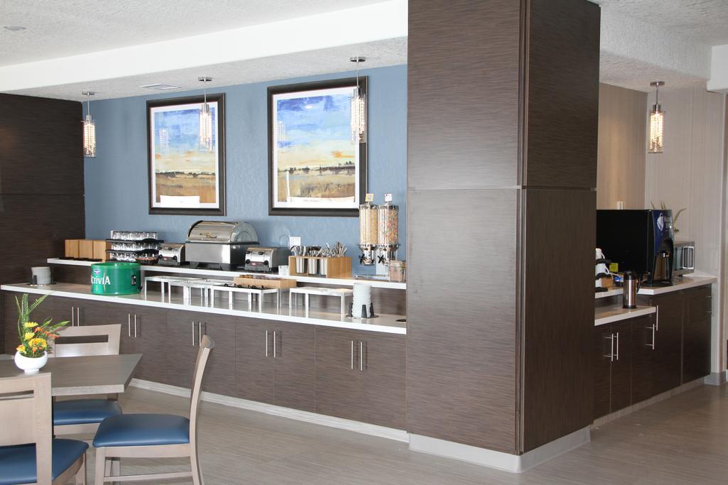 Days Inn & Suites By Wyndham Yorkton Ngoại thất bức ảnh