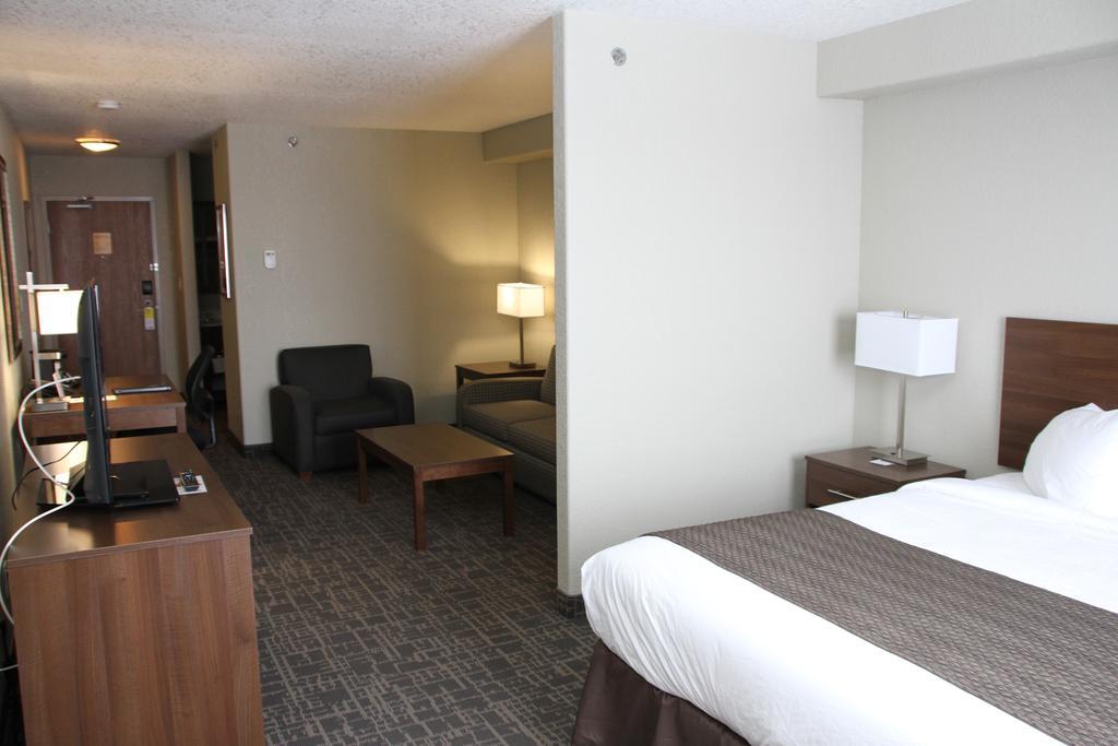 Days Inn & Suites By Wyndham Yorkton Ngoại thất bức ảnh